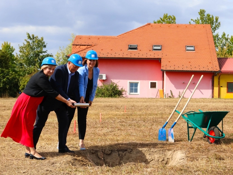 Položen kamen temeljac za dogradnju Dječjeg vrtića u Jakšiću: „Nadamo se kako će nove investicije biti dovoljne za sve trenutne potrebe“ 