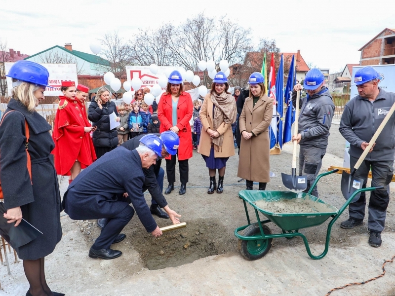Položen kamen temeljac za Dječji vrtić Pod gradom: Završetkom izgradnje požeške mališane očekuje novih 128 mjesta