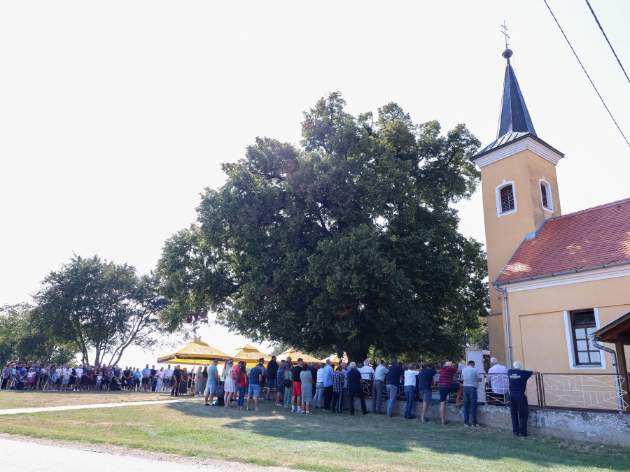 Grabarje u slavljeničkom duhu: Tristota obljetnica kapele svete Ane  i manifestacija „Poljadija u srcu“