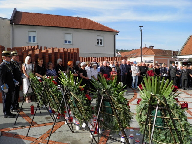 Povodom Dana pobjede i domovinske zahvalnosti te Dana hrvatskih branitelja u Požegi odana počast herojima Domovinskog rata