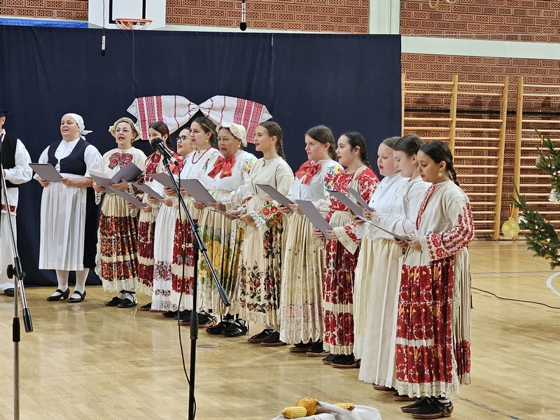 Održana tradicionalna manifestacija „S pjesmom u susret Božiću“ 