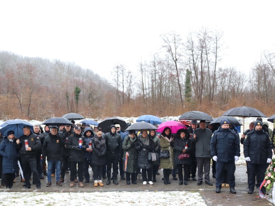 Odana počast poginulim hrvatskim braniteljima u Brusniku i Pakracu