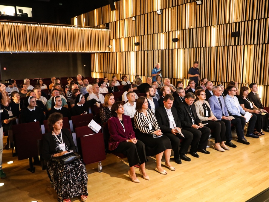 Znanstveni Kolokvij: “70 godina štovanja devetnice Gospi od Suza i 20 godina Svetišta Gospe od Suza”