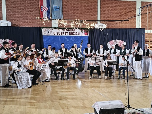 Brestovac u blagdanskom duhu: Održana 15. smotra „Pjesmom u susret Božiću”