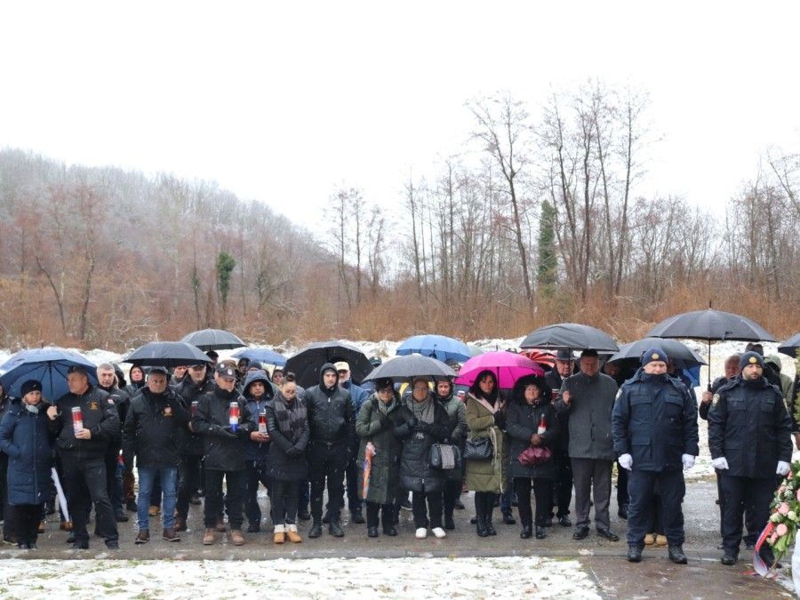 Odana počast poginulim hrvatskim braniteljima u Brusniku i Pakracu