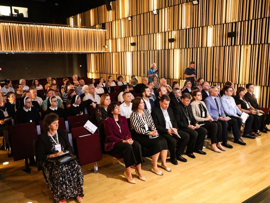 Znanstveni Kolokvij: “70 godina štovanja devetnice Gospi od Suza i 20 godina Svetišta Gospe od Suza”