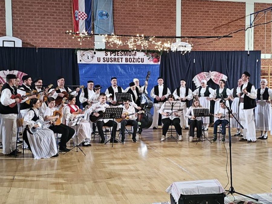 Brestovac u blagdanskom duhu: Održana 15. smotra „Pjesmom u susret Božiću”