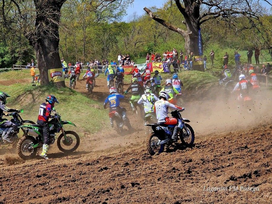 Motocross spektakl u Požegi: Više od 150 vozača oduševilo publiku na stazi Villare