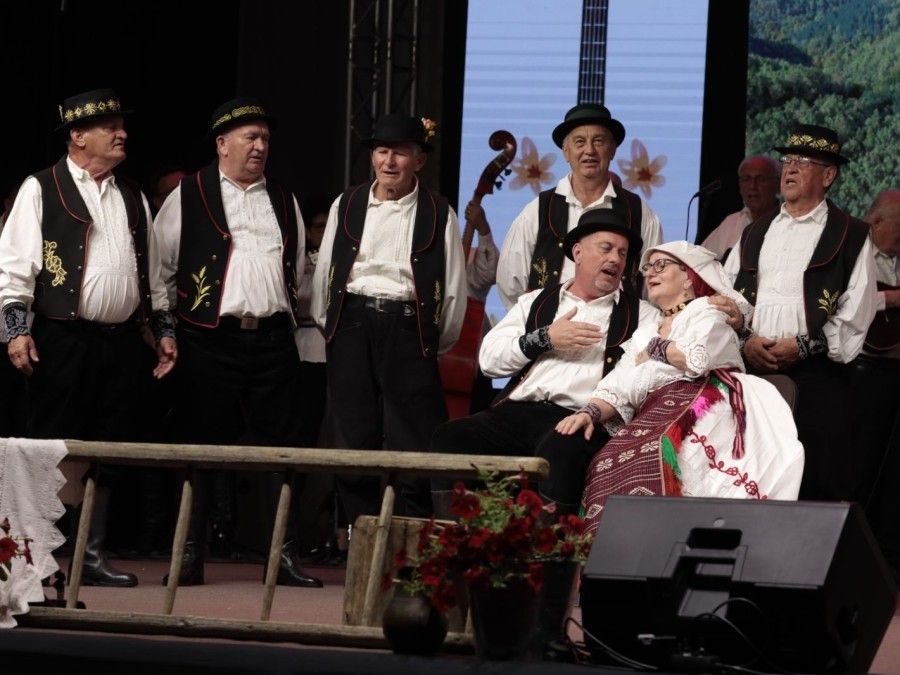 „Šokačko se kolo vije“ okupilo folkloraše i ljubitelje tradicije u Kaptolu