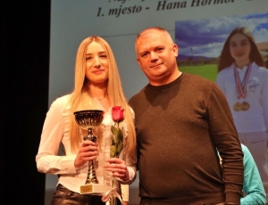 f9a79934-ca91-47c6-bc34-3f6871671be9-1